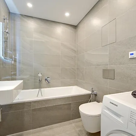 Apartment Luxury 1bdr Only 8 Min To Dancing House