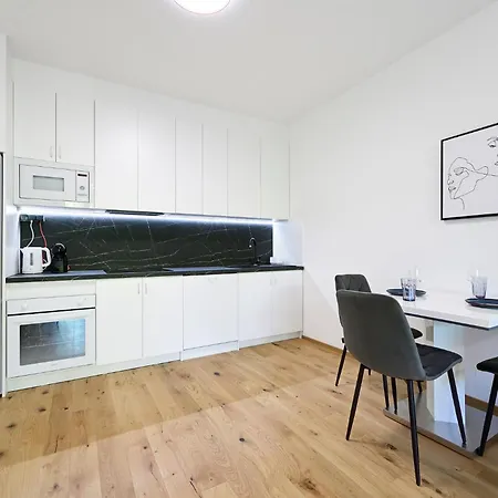 Luxury 1bdr Only 8 Min To Dancing House * 布拉格