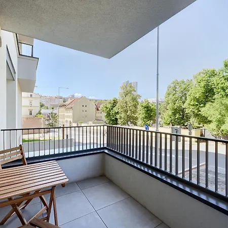 Luxury 1bdr Only 8 Min To Dancing House *