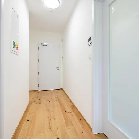 Luxury 1bdr Only 8 Min To Dancing House * Praga