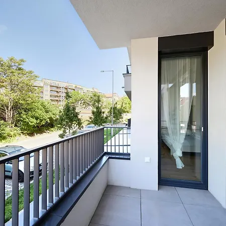 Luxury 1bdr Only 8 Min To Dancing House